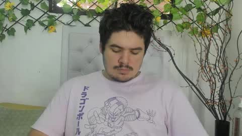 Snapshot of narciso_kh chatting on 10.05.25 deibyd online show from 10.05.25