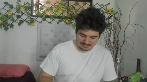 Snapshot of narciso_kh chatting on 10.08.25 deibyd online show from 10.08.25