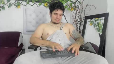 Snapshot of narciso_kh chatting on 10.15.25 deibyd online show from 10.15.25