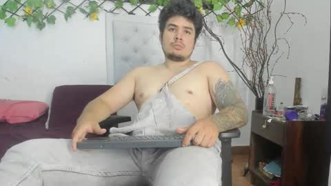 Snapshot of narciso_kh chatting on 10.15.25 deibyd online show from 10.15.25