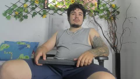 Snapshot of narciso_kh chatting on 10.20.25 deibyd online show from 10.20.25