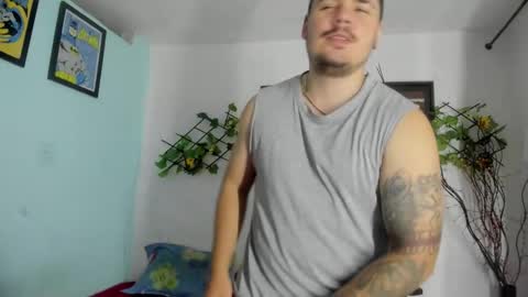 Snapshot of narciso_kh chatting on 11.12.25 deibyd online show from 11.12.25