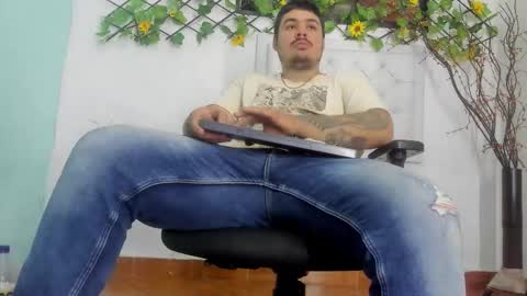 Snapshot of narciso_kh chatting on 12.15.25 deibyd online show from 12.15.25