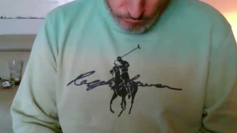 Snapshot of nassobout chatting on 11.30.25 nassobout online show from 11.30.25