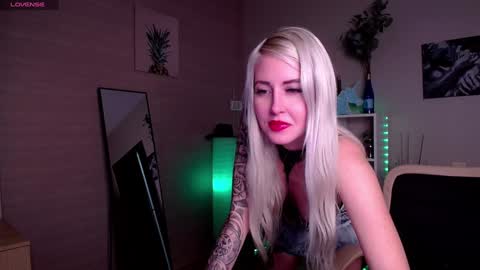 Snapshot of nastasya_cute chatting on 01.13.25 Nastya online show from 01.13.25