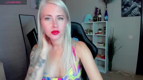 Snapshot of nastasya_cute chatting on 09.24.25 Nastya online show from 09.24.25