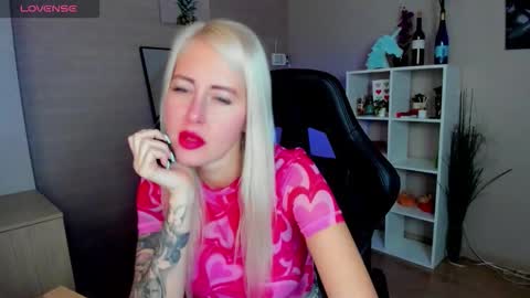 Snapshot of nastasya_cute chatting on 10.01.25 Nastya online show from 10.01.25