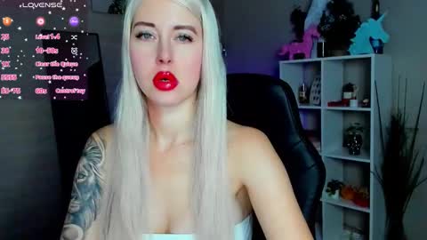 Snapshot of nastasya_cute chatting on 12.22.25 Nastya online show from 12.22.25