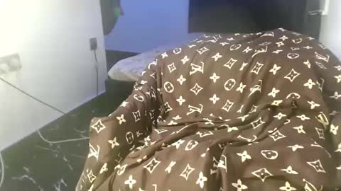 ella online show from 12.21.25