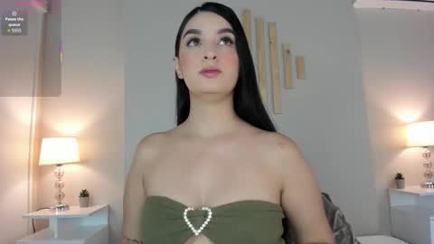 Natacha Diaz online show from 11.25.25