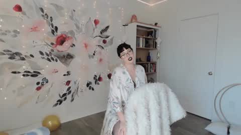 Snapshot of natahsaluxxx chatting on 12.10.24 Natasha Luxxx online show from 12.10.24