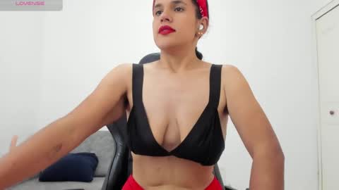 Snapshot of natalia_curvy1 chatting on 05.22.26 Nathalia online show from 05.22.26