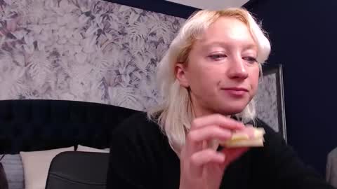 Natalie online show from 12.23.25