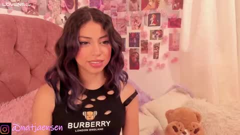 Snapshot of natalie_jaensen chatting on 01.18.25 online show from 01.18.25