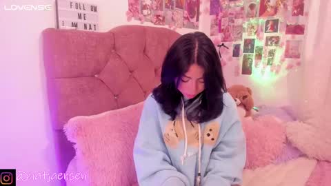 Snapshot of natalie_jaensen chatting on 02.07.25 online show from 02.07.25