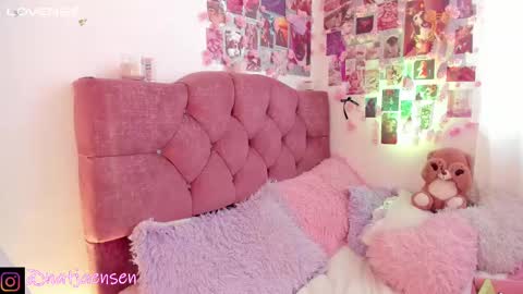 Snapshot of natalie_jaensen chatting on 02.14.25 online show from 02.14.25