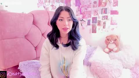 Snapshot of natalie_jaensen chatting on 02.14.25 online show from 02.14.25