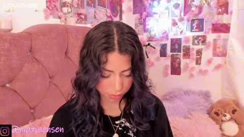 Snapshot of natalie_jaensen chatting on 02.18.25 online show from 02.18.25