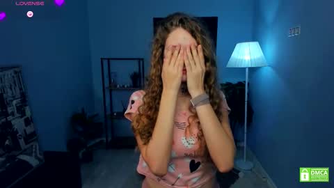 Snapshot of nataly_hello chatting on 11.12.25 Natalie online show from 11.12.25