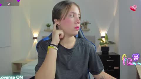 Snapshot of nataly_rodri chatting on 02.15.26 Nataly online show from 02.15.26