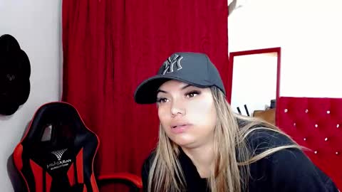 Snapshot of natasha__magics chatting on 11.27.25 natasha__magics online show from 11.27.25