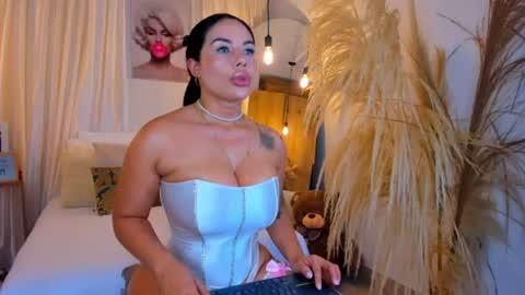 Snapshot of natasha_hartaman chatting on 08.01.26 online show from 08.01.26
