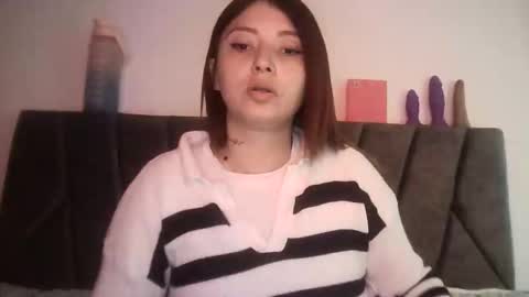Snapshot of natasha_kein chatting on 05.22.26 natalia online show from 05.22.26