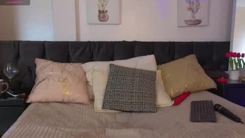  Natasha Kinski  online show from 09.17.25