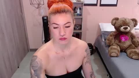 Snapshot of natasha_woo chatting on 02.08.25 Nat online show from 02.08.25