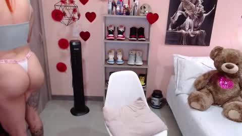 Snapshot of natasha_woo chatting on 03.11.25 Nat online show from 03.11.25