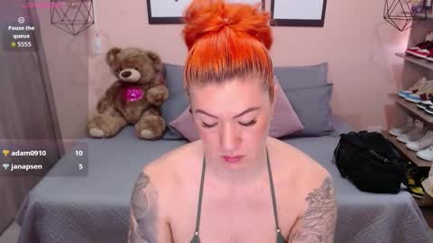 Snapshot of natasha_woo chatting on 09.11.25 Nat online show from 09.11.25