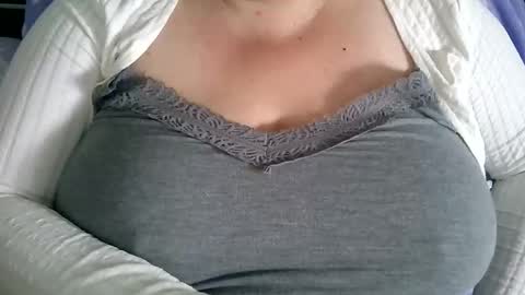Snapshot of natashaxl chatting on 10.14.25 NatashaXL online show from 10.14.25