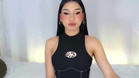 Snapshot of nathalie_hadid chatting on 10.17.25 please follow me guyss online show from 10.17.25