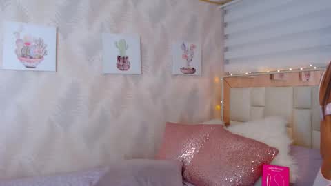 Snapshot of nathalierose_1 chatting on 11.21.25 Nathalie Rose online show from 11.21.25