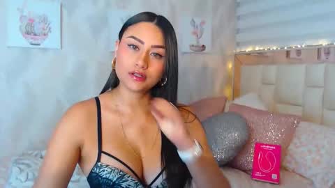 Snapshot of nathalierose_1 chatting on 04.09.26 Nathalie Rose online show from 04.09.26