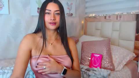 Snapshot of nathalierose_1 chatting on 04.17.26 Nathalie Rose online show from 04.17.26