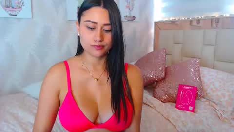 Snapshot of nathalierose_1 chatting on 04.18.26 Nathalie Rose online show from 04.18.26