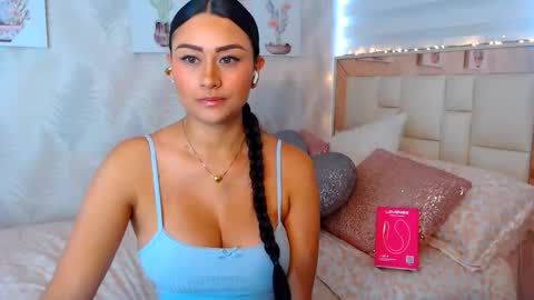 Snapshot of nathalierose_1 chatting on 04.22.26 Nathalie Rose online show from 04.22.26