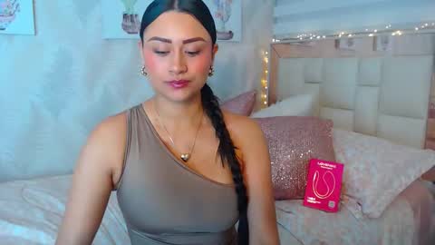 Snapshot of nathalierose_1 chatting on 05.06.26 Nathalie Rose online show from 05.06.26