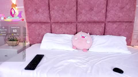 Nathalie Ross online show from 01.08.26