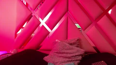 nathaly low online show from 01.12.25