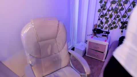 Snapshot of nathalyy_ds chatting on 09.20.25 nathalyy_ds online show from 09.20.25