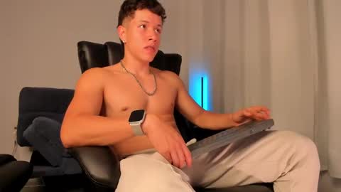 Snapshot of nathan_blake_ chatting on 10.01.25 Nathan online show from 10.01.25