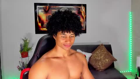 Snapshot of nathan_sexy247 chatting on 11.05.25 Nathan online show from 11.05.25