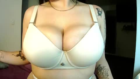 Snapshot of nathy_jones chatting on 02.16.25 Nathaly Jones online show from 02.16.25
