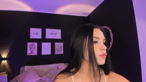 Snapshot of natti_london chatting on 10.14.25 natti_london online show from 10.14.25