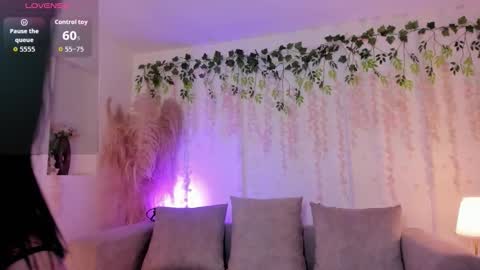 Snapshot of natti_london chatting on 11.29.25 natti_london online show from 11.29.25