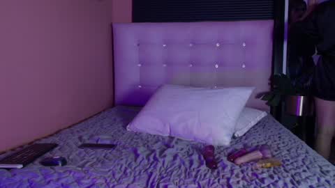 Snapshot of naturaltitss_ chatting on 12.06.24 Gwen online show from 12.06.24