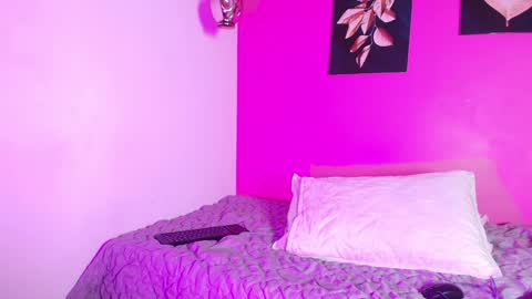 Snapshot of naturaltitss_ chatting on 12.16.24 Gwen online show from 12.16.24