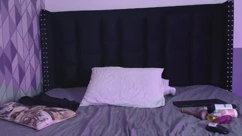 Snapshot of naturaltitss_ chatting on 12.25.24 Gwen online show from 12.25.24